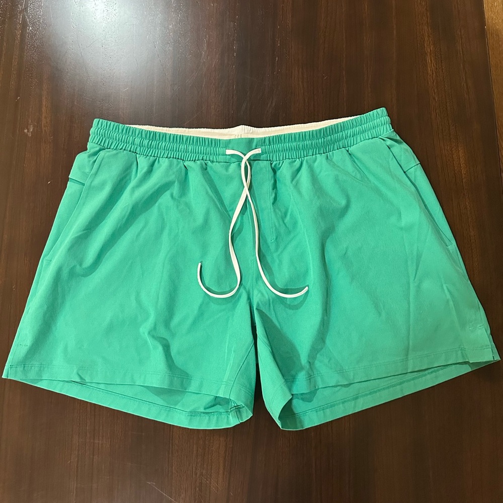 NWOT Kelly Green Lululemon 5” Pool Short